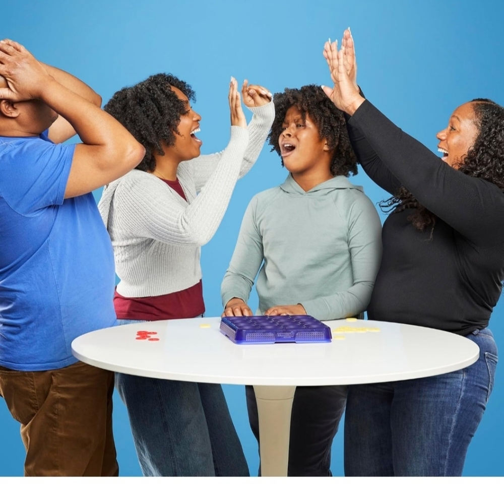 New Connect 4 Frenzy Game | Bounce Discs 4 The Win | Family Party Games - Picture 9 of 16